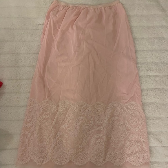 Pink lace slip - Picture 1 of 3